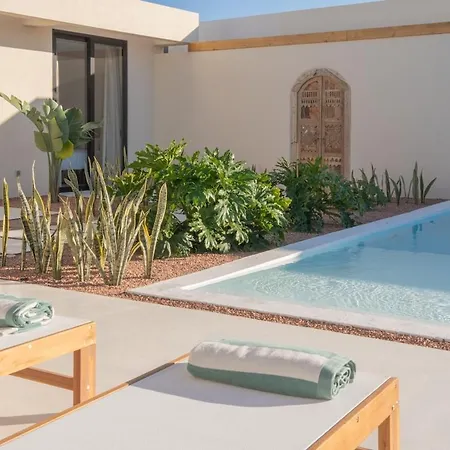 Villa Calmita By Aura Collection